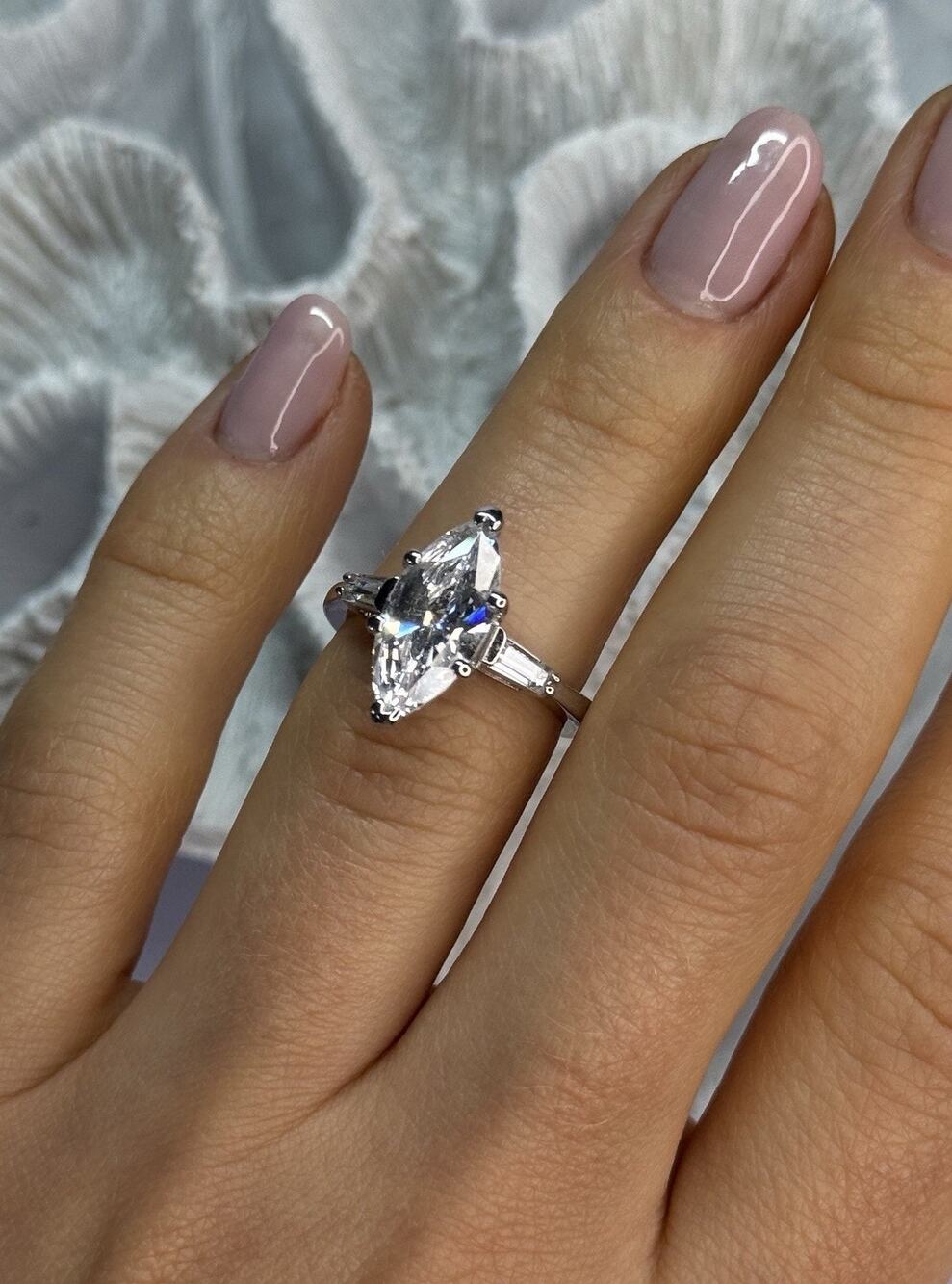 Beautiful 925 Sterling Silver CZ Ring Size 6